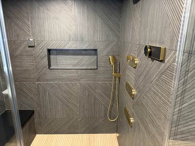 Veined Ivory Retreat